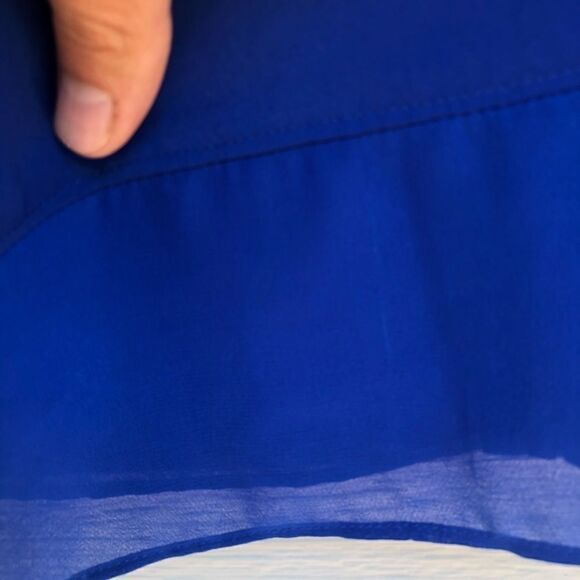 Vince Comuto Royal blue laser cut button up sheer sleeveless v neck Blouse -M - Picture 10 of 11